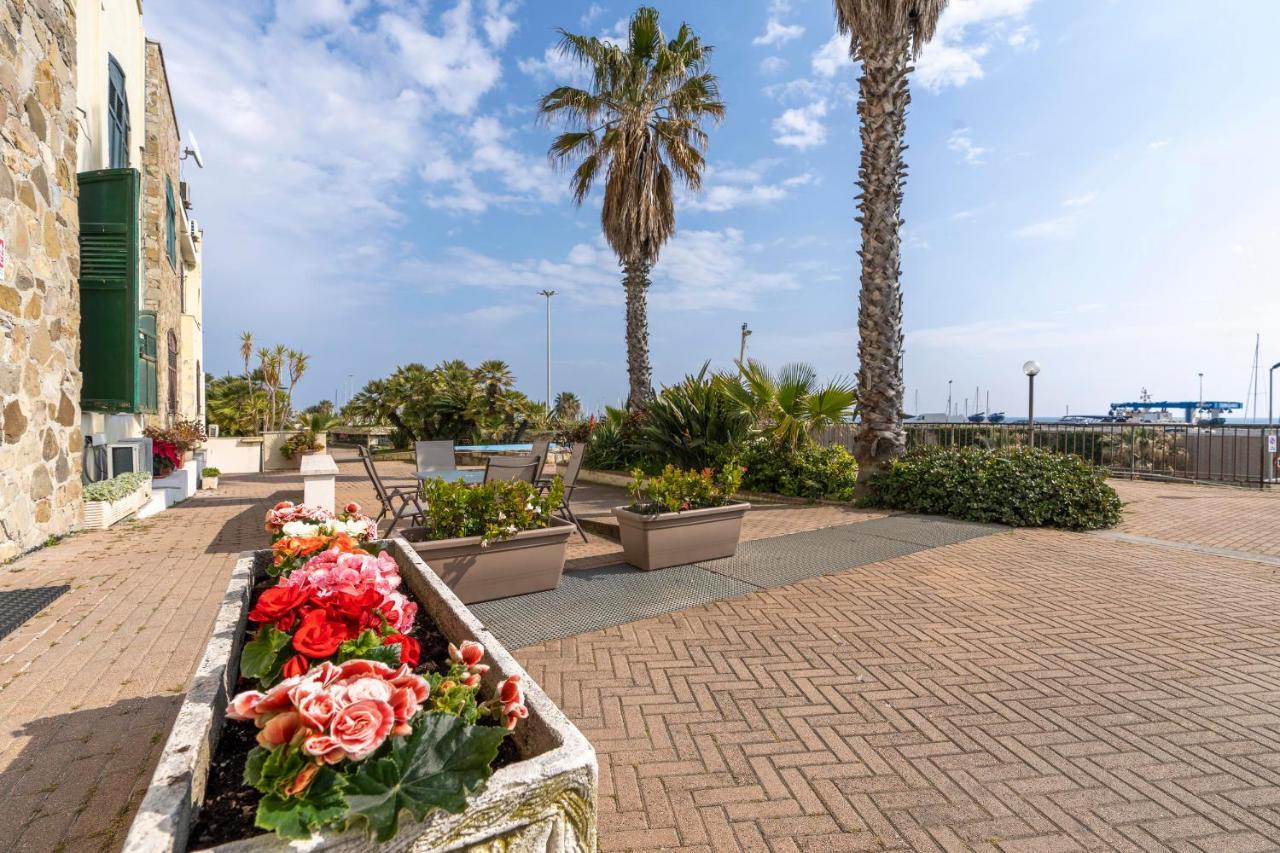 Albergo Ristorante Lucciola Santo Stefano al Mare Exterior foto
