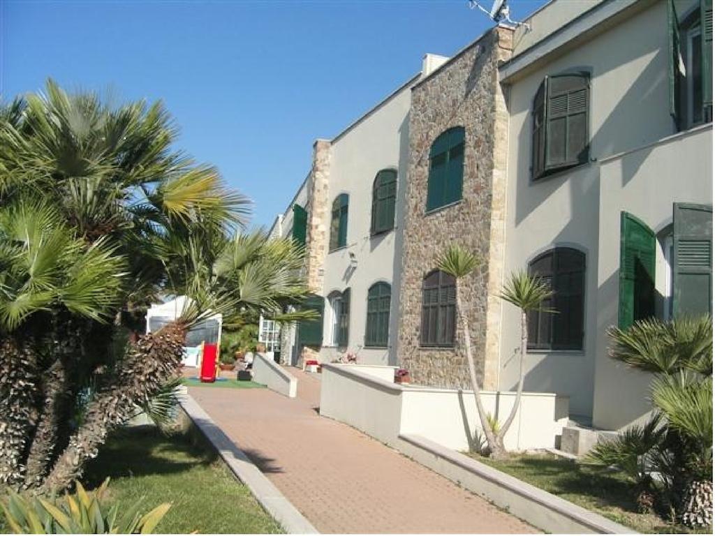 Albergo Ristorante Lucciola Santo Stefano al Mare Exterior foto