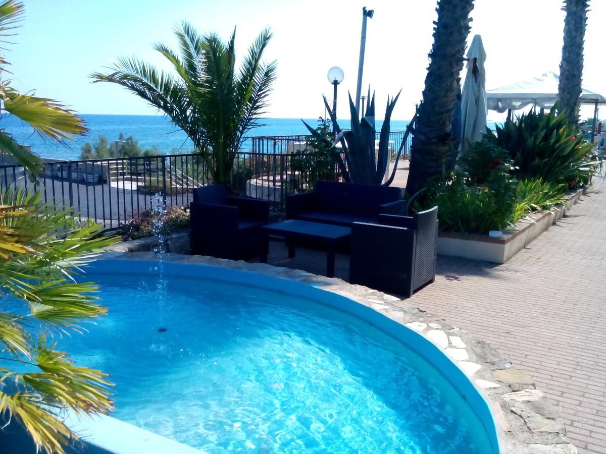 Albergo Ristorante Lucciola Santo Stefano al Mare Exterior foto
